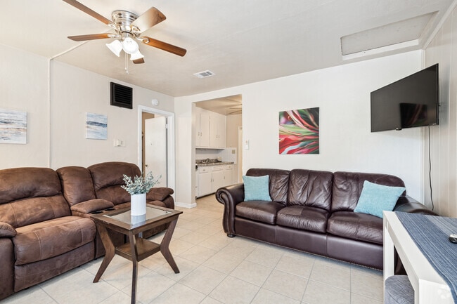 1BR, 1BA - 480SF - Living Room