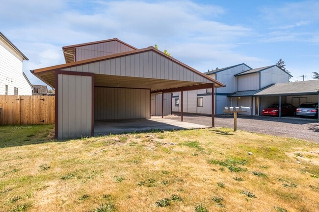 Photo - Beautiful 4 Bed, 2 Bath Townhouse with Lots of Closet Space and Laundry In Unit! Unit 415-01-1950