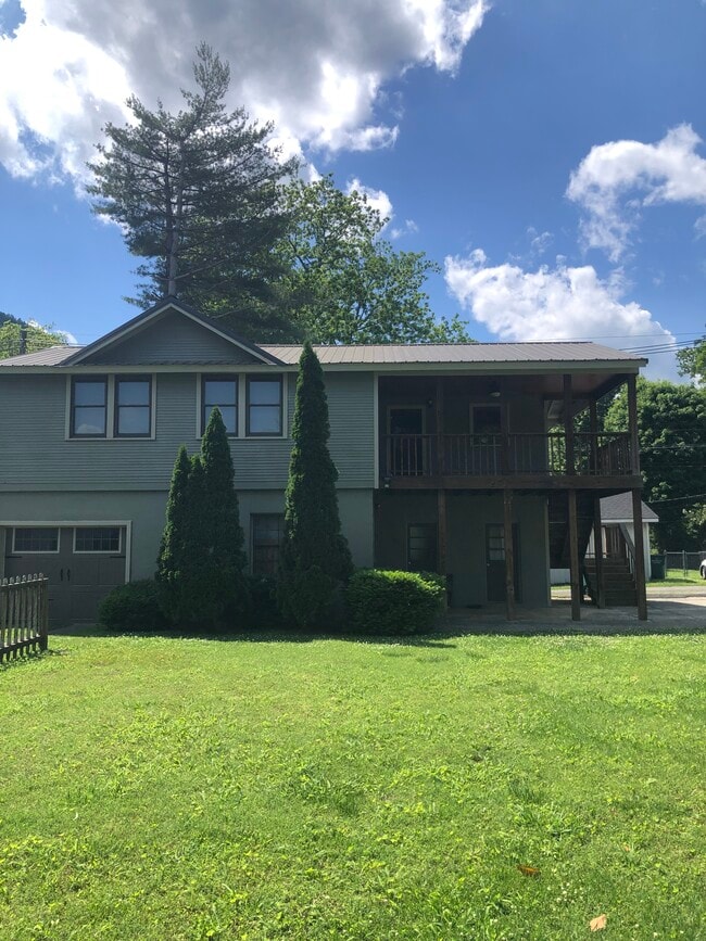 Building Photo - 514 Laurel Ave Unit Guest House