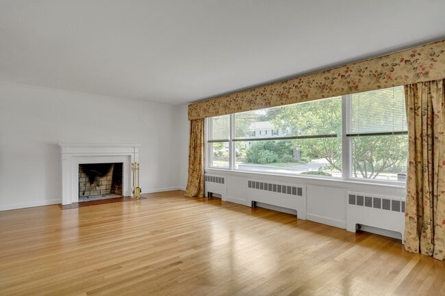 Photo - 39 Winthrop Rd