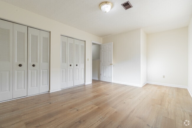 2BR, 2BA - 1,050SF - Primary Bedroom