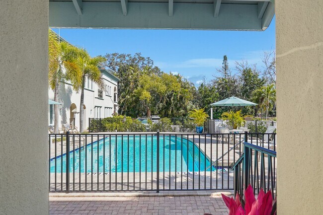 Building Photo - 1685 Laurel St