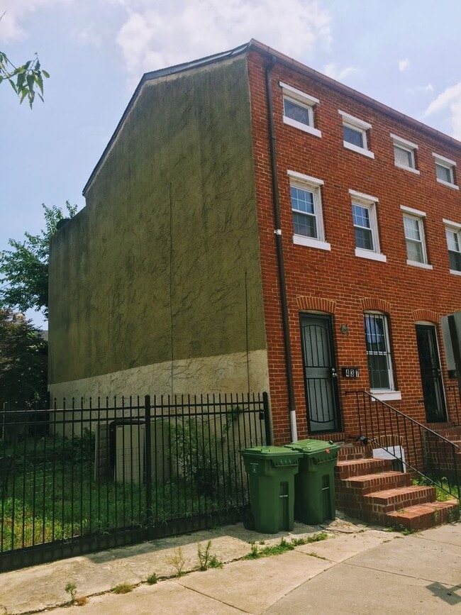 Building Photo - Lovely & Renovated Seton Hill 2bd + den/2b... Rental