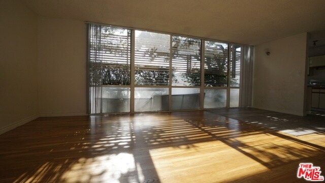 Photo - 11133 Rose Ave