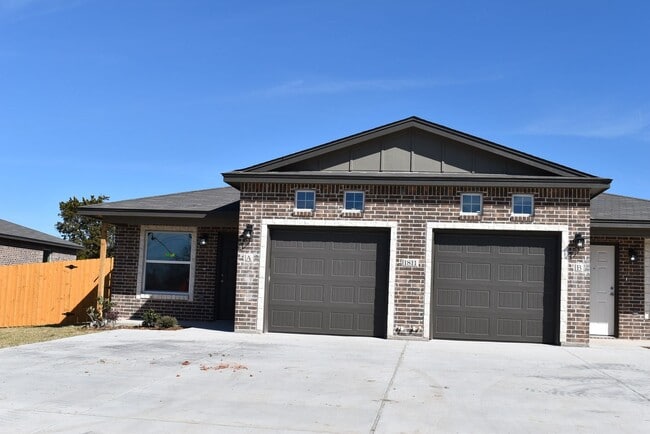 Building Photo - 1811 Ute Trail Unit A-STILL OCCUPIED BY RESIDENT Rental