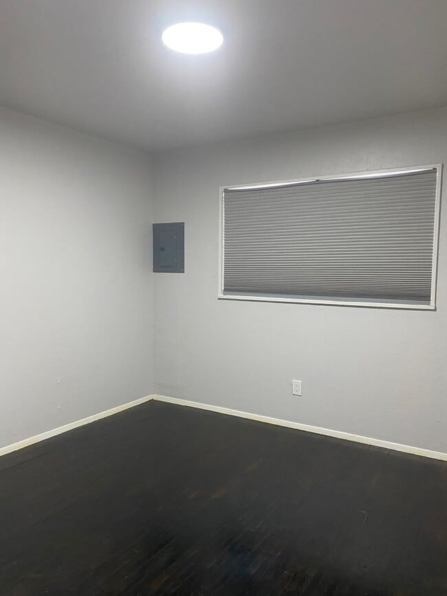 Photo - 402 E 18th St Unit 402 1/2