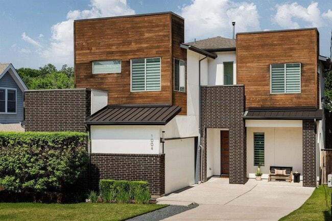 Photo - 1004 Meriden Ln