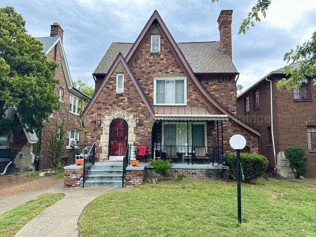 Building Photo - 17512 Roselawn St Unit A