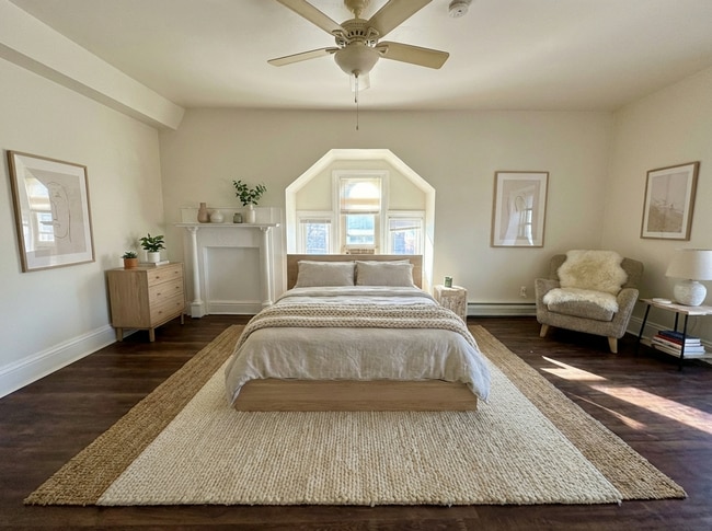 Building Photo - 1369 W Market St Unit 3rd Floor