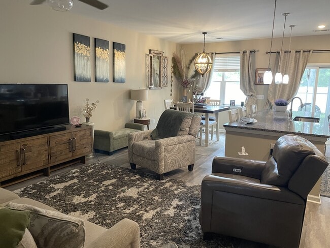 Photo - 609 Hilchot Dr