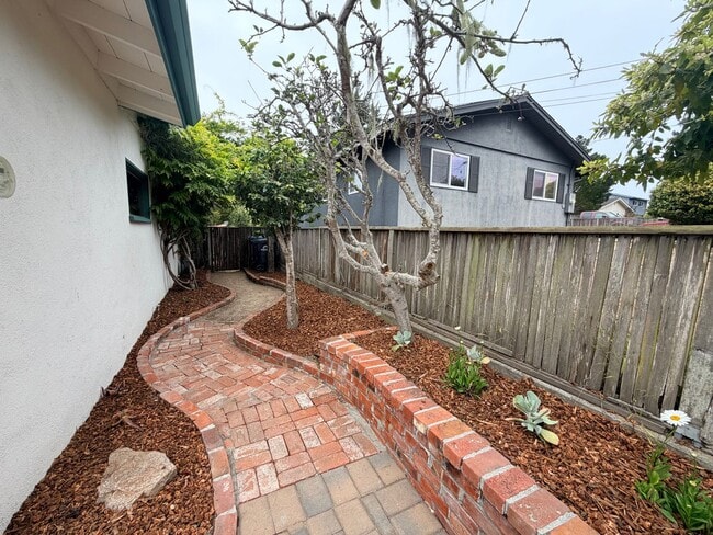 Photo - 922 Maple St