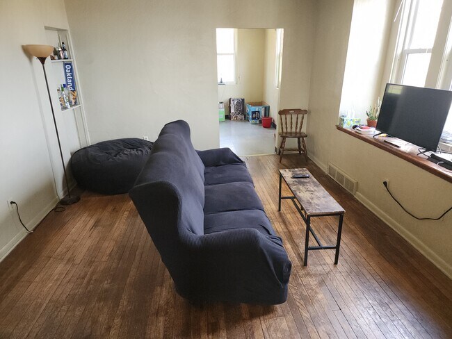 Living room - 4349 Andover Ter