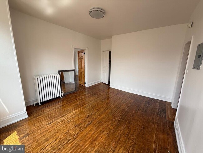 Photo - 911 N 42nd St