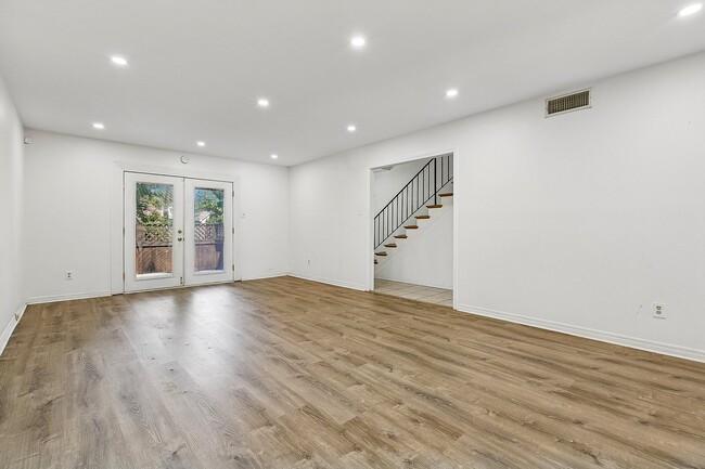 Photo - 865 Wilshire Blvd