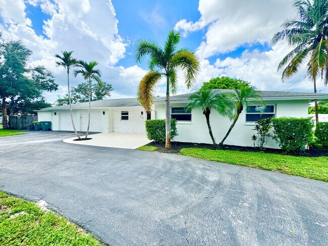 Photo - ** CENTRAL NAPLES ** 3 BED + DEN / 2 BATH ** PETS OK ** GREAT LOCATION ** ANNUAL **