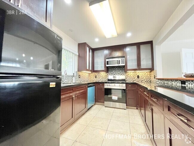 Building Photo - 1055 S Shenandoah St Unit 3A Rental