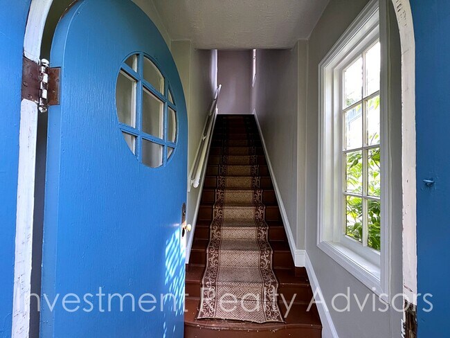 Photo - Charming Apartment With Bonus Room!