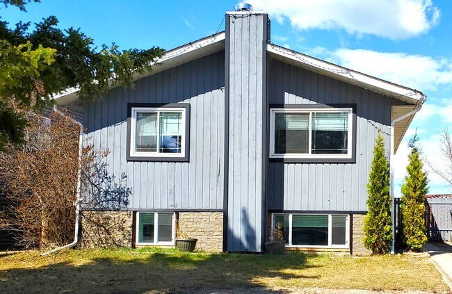 Building Photo - 4118-4151 51 Ave