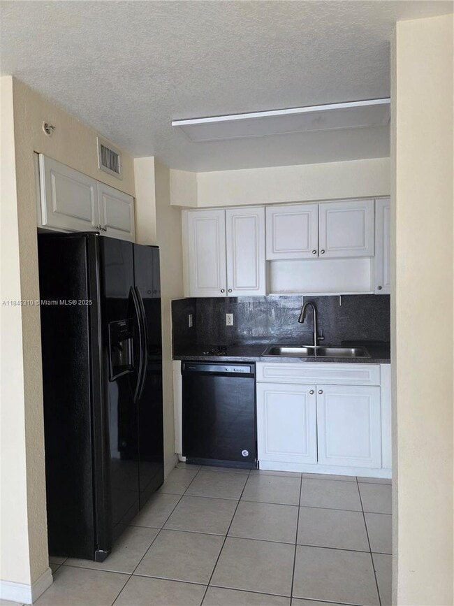 Photo - 650 Palm Ave Unit 2-B6