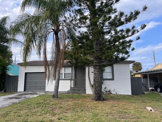 Photo - Newly renovated 3/2 for rent!