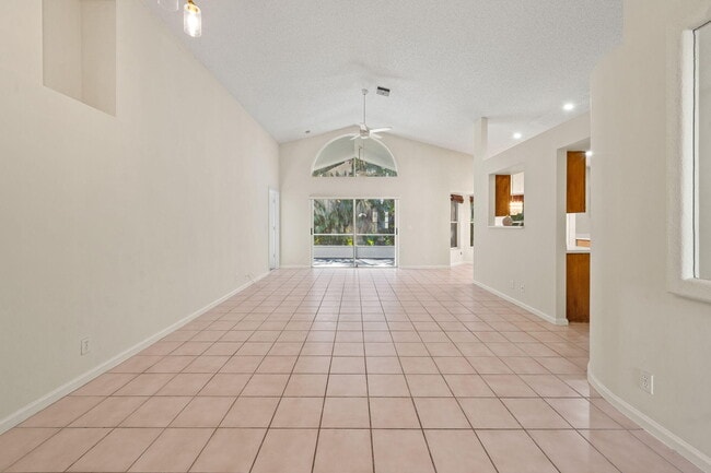 Photo - 300 Hammocks Trail