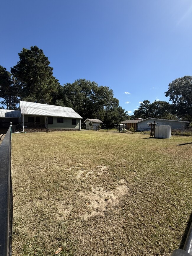 Photo - 195 Gail St
