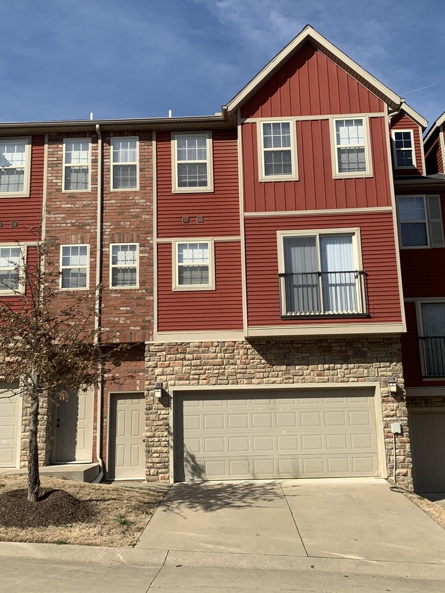 The outside of the townhome - 2874 W Lakewood Dr