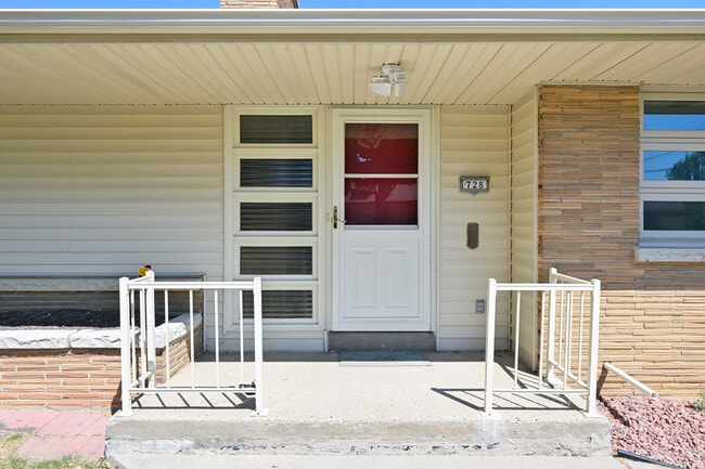 728 N 74th St