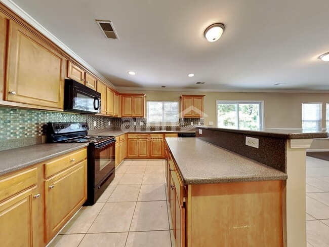 Photo - 138 Graduate Ln