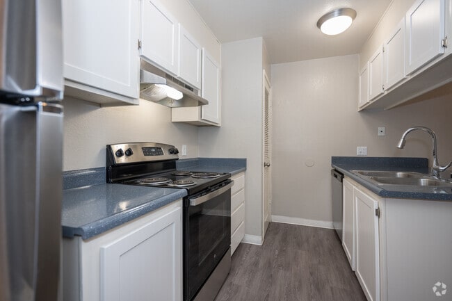 2BR, 1.5BA - 1,050SF - Kitchen