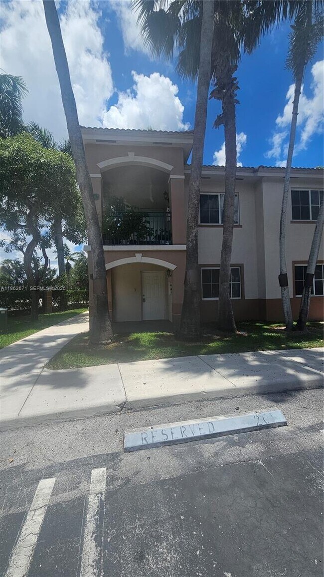 Building Photo - 1301 SE 28th Ln Unit 101-42