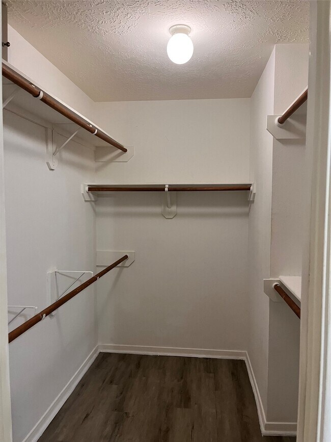 Photo - 10910 Thorncliff Dr