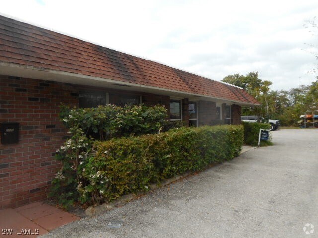 Building Photo - 2722 Arbutus St Unit C2 Rental