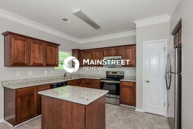 Photo - 3 Bedroom Pet-Friendly Home in Charlotte, NC with Main Street Renewal