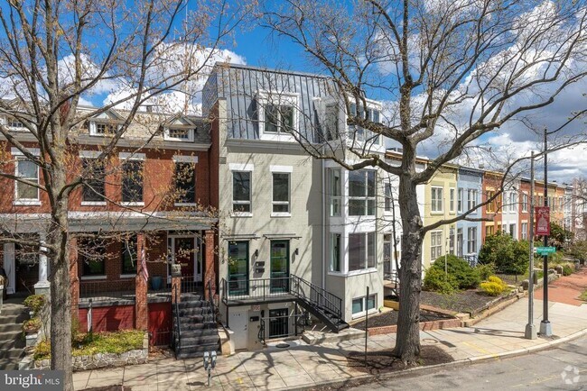 Building Photo - 1318 Pennsylvania Ave. SE Rental