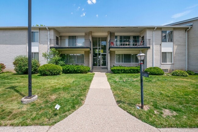 Building Photo - 8657 Kennedy Cir N