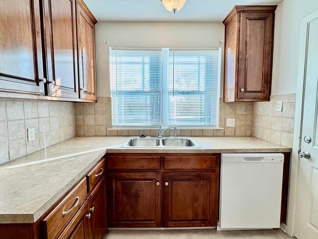 Photo - PROMO: Get HALF month’s rent free when you sign the lease TODAY! / 3 Bed, 1 Bath Home with Fenced...