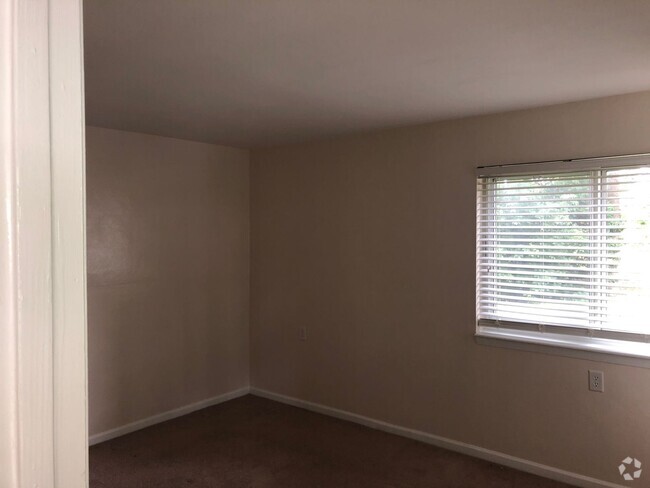 Building Photo - Charming 2BR Townhome in Virginia Beach