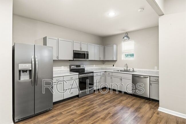 Photo - 1452 Woodlawn Ave