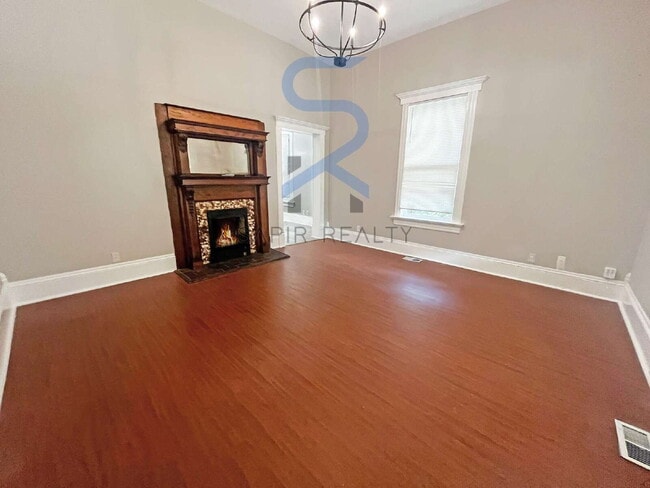 Photo - Move in before October 31st and get a $250... Unit B