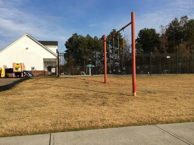 Photo - 327 Ermines Way