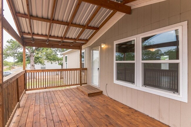 Photo - 104 E Castleshoals Dr