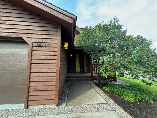 Photo - 400 Henley Rd