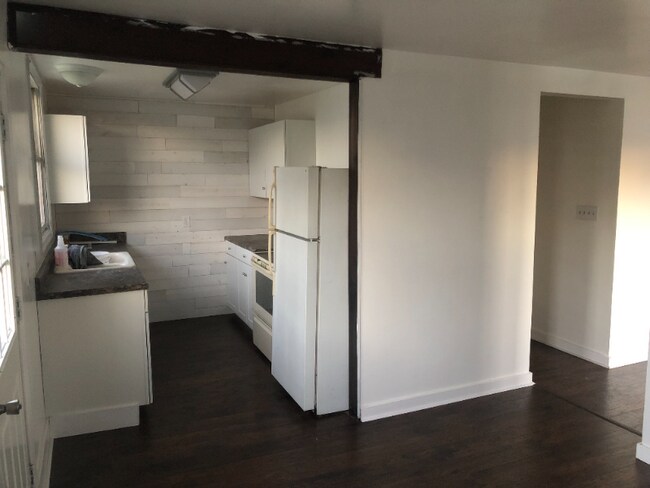 Photo - 13 W Madison St