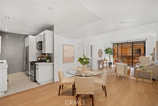 Photo - 828 N Hudson Ave Unidad 106