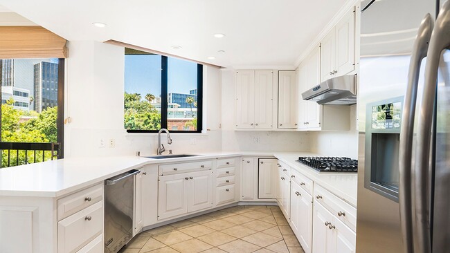 Photo - Elegant living in the heart of Beverly Hills