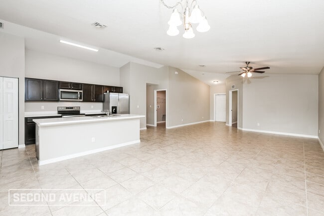 Photo - 846 Carnation Ave SE