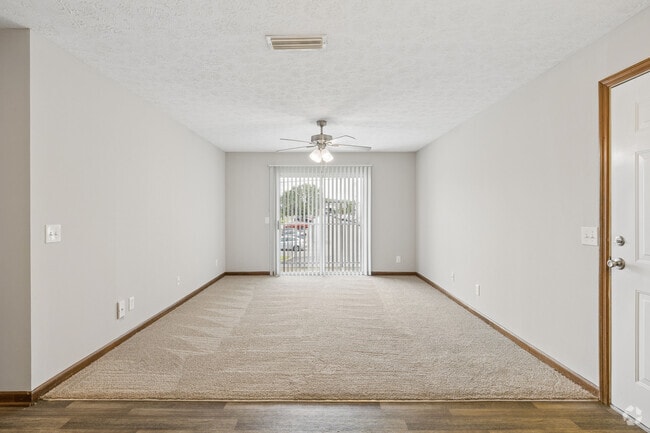 The Willow 2BR, 2BA - 886SF - Living Room - Laurel Wood Apartments