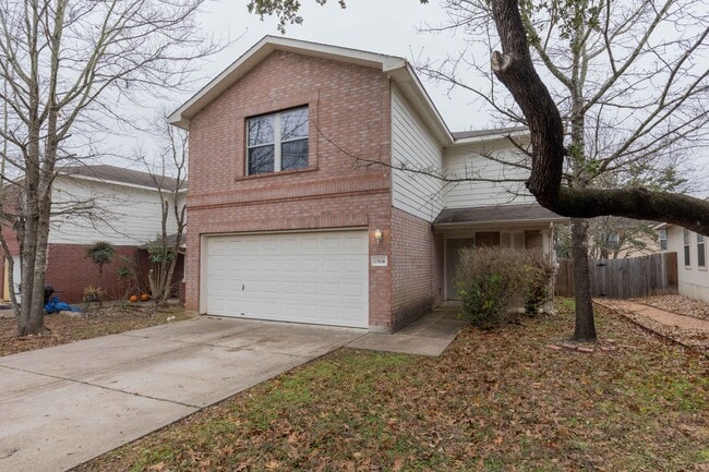 Charming 3BR/2.5BA Home with Spacious Back... - Charming 3BR/2.5BA Home with Spacious Back...
