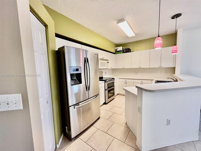 Building Photo - 2319 SE 24th Ave Unit 2319